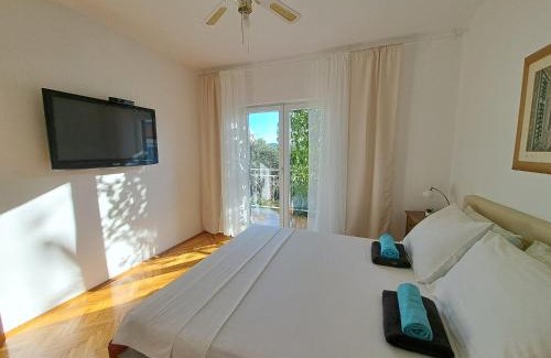 Zaboric Apartment | Discover Apartments Ana Žaborić by the Pebble Beach, Rated 9.8
