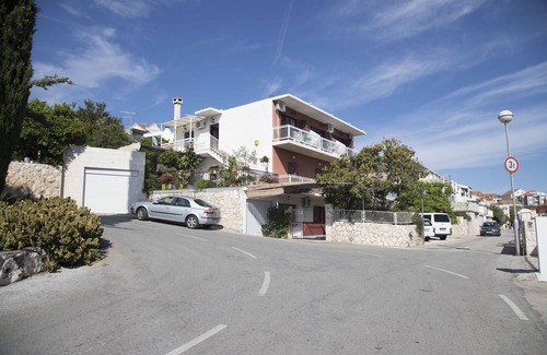 Krizna luka Apartment | Cozy Apartments and Rooms Nikol with Oceanfront Views in Hvar