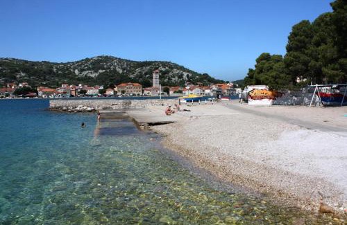 Tijesno House | Oceanfront Apartments and Rooms in Tisno, Murter - 9/10 Rated