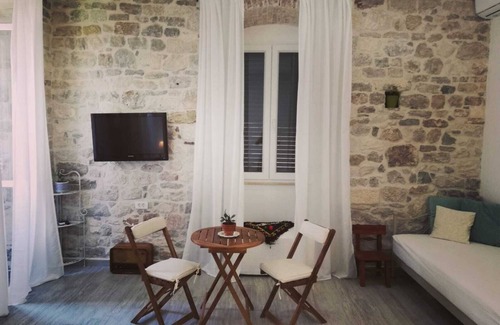 Old Town House | Delightful Apartments and Rooms Djanovic with Breakfast