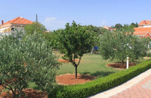 Susica House | Cozy Apartments with Ocean Views and Parking in Ugljan