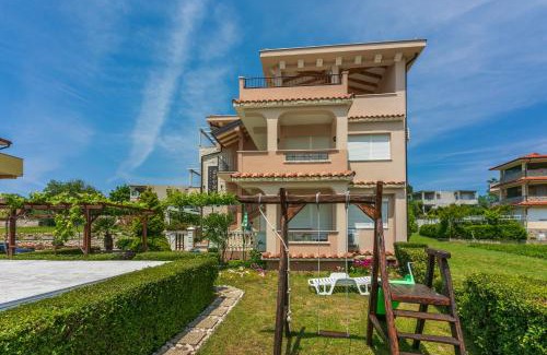Lopar Apartment | Guest Rated 10/10: Apartments Anica - Family & Pet Friendly