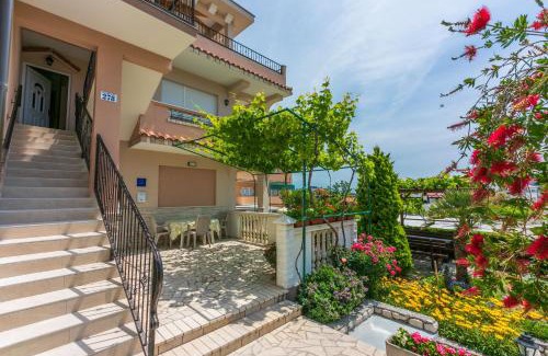 Lopar Apartment | Guest Rated 10/10: Apartments Anica - Family & Pet Friendly