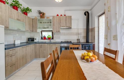 Vlasici Apartment | Family-Friendly Apartments Anica - Explore Vlašići Island Pag