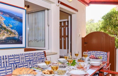 Cove Murtar Apartment | Oceanfront Apartments Antares: Guest Rated 9.8/10