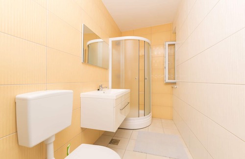 Vlasici Apartment | Beachfront Ante Apartments: Ocean View Escape in Vlasici