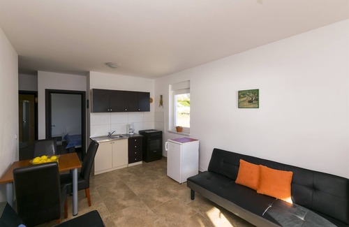 Vlasici Apartment | Beachfront Ante Apartments: Ocean View Escape in Vlasici