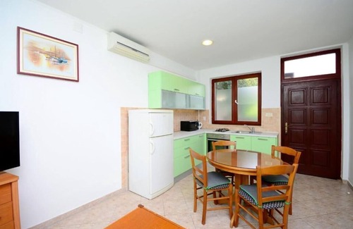 Vintijan Apartment | Oceanfront Apartments Bovarović in Pula - Guest Rated 10/10