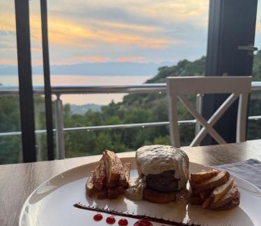 Velestovo Apartment | Enchanting Apartments BRAVO with Hot Tub and Breakfast