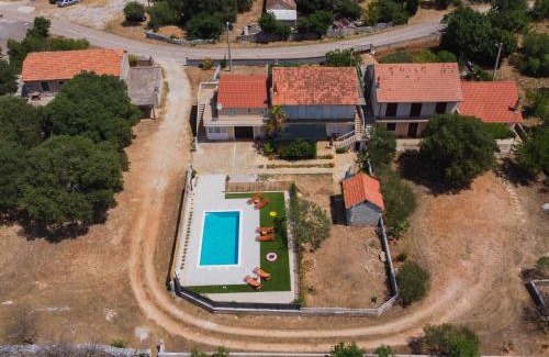 Gradina Apartment | Beautiful Oceanfront Apartments Brkić with Pool & Views