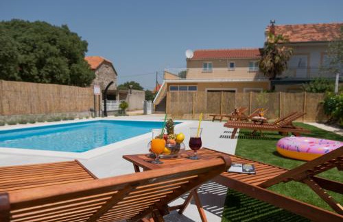 Gradina Apartment | Beautiful Oceanfront Apartments Brkić with Pool & Views