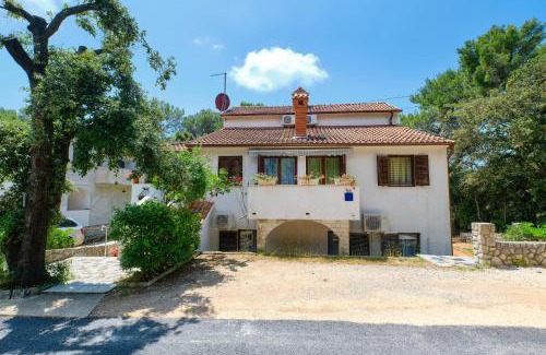 Artatore Apartment | Seaside Apartments in Artatore, Losinj - Pet Friendly Stays