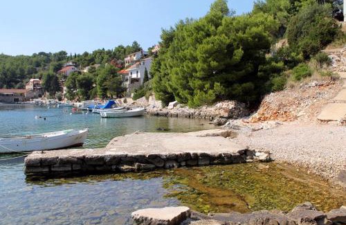 Cove Basina (Jelsa) Apartment | Cozy Apartments by the Sea in Basina, Hvar - 10/10 Rating