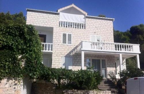 Brna Apartment | Beachfront Apartments in Brna, Korcula - Pet & Child Friendly