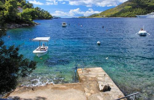 Brna Apartment | Beachfront Apartments in Brna, Korcula - Pet & Child Friendly