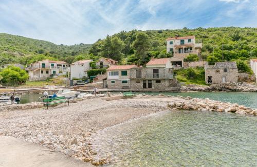 Cove Donja Krusica (Donje selo) Apartment | Pet-Friendly Apartments by the Sea in Donja Kruscica