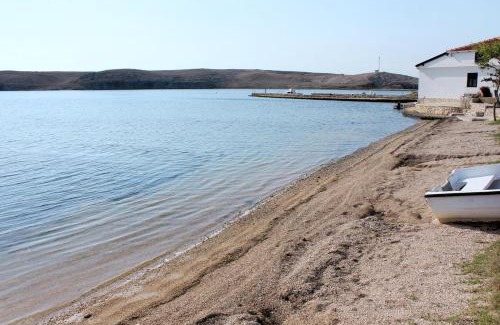 Dinjiska Apartment | Oceanfront Apartments by the Sea in Dinjiska, Pag