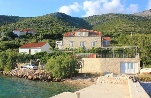 Kuciste Apartment | Beachfront Apartments in Kuciste, Peljesac - Rated 10/10