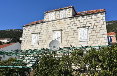 Kuciste Apartment | Beachfront Apartments in Kuciste, Peljesac - Rated 10/10