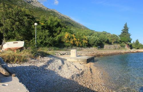 Kuciste Apartment | Beachfront Apartments in Kuciste, Peljesac - Rated 10/10
