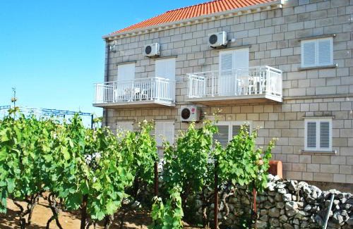 Vela Glavica Apartment | Beachside Apartments in Lumbarda, Korcula - Guest Rated 10/10