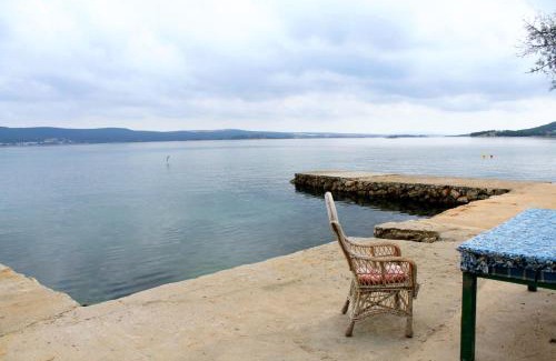 Nevidane Apartment | Family-Friendly Apartments by the Sea in Nevidjane, Pasman