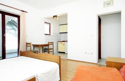 Okrug Gornji Apartment | Seaside Apartments in Okrug Gornji with Ocean Views