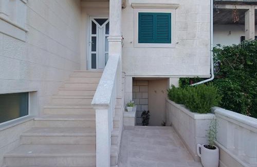 Sumartin Apartment | Seaside Apartments in Sumartin, Brac - Guest Rated 10/10