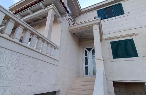 Sumartin Apartment | Seaside Apartments in Sumartin, Brac - Guest Rated 10/10