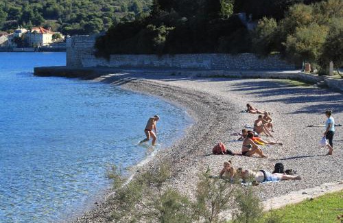 Cove Rogacic Apartment | Beachfront Apartments on Vis Island - Guest Rated 9.7/10