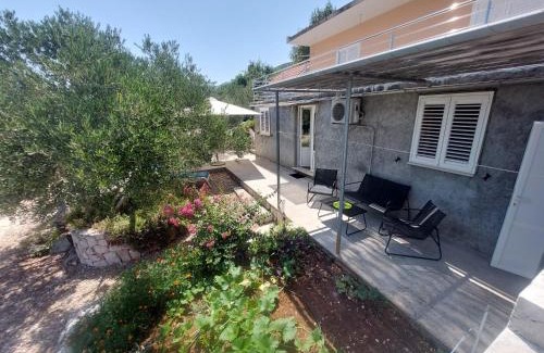 Putnikovic Apartment | Cozy Apartments by the Sea in Zuronja, Peljesac - Rated 9/10