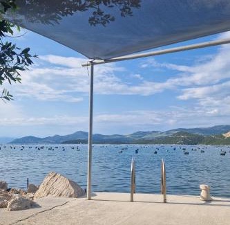 Putnikovic Apartment | Cozy Apartments by the Sea in Zuronja, Peljesac - Rated 9/10