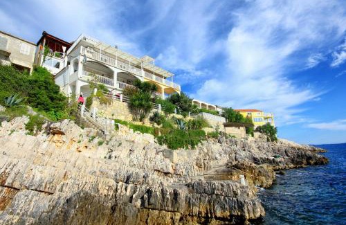 Zavalatica Apartment | Oceanfront Apartments by the Sea in Zavalatica, Korcula