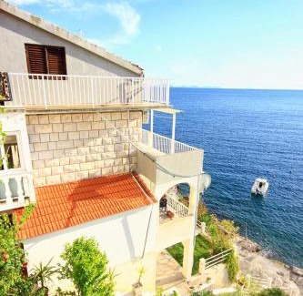 Zavalatica Apartment | Oceanfront Apartments by the Sea in Zavalatica, Korcula
