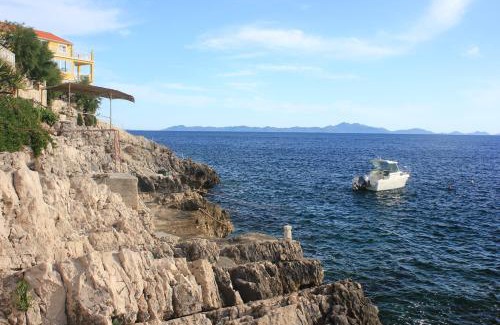 Zavalatica Apartment | Oceanfront Apartments by the Sea in Zavalatica, Korcula