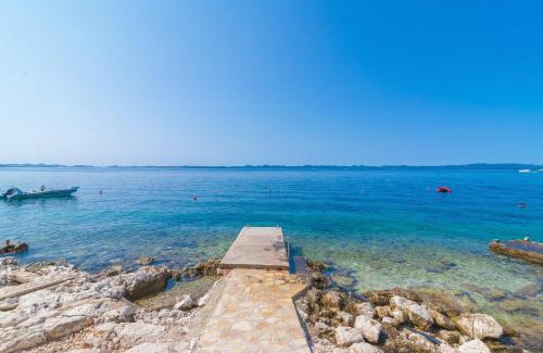 Zdrelac Apartment | Seaside Apartments in Zdrelac, Pasman - Child-Friendly Stay