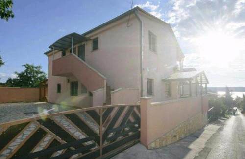 Gornji Karin Apartment | Oceanfront Apartments David: Guest Rated 9.2/10 & Family-Friendly