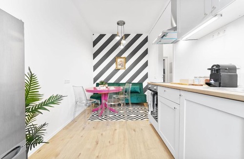 Cottbus Apartment | Modern Apartment Near Theater with Private Parking | 8.9/10