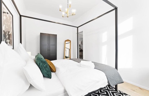 Cottbus Apartment | Modern Apartment Near Theater with Private Parking | 8.9/10