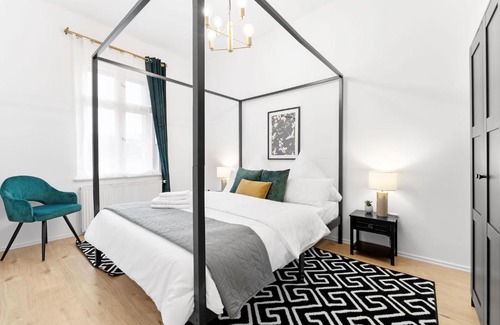 Cottbus Apartment | Modern Apartment Near Theater with Private Parking | 8.9/10