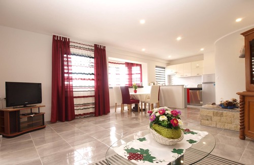 Fazana House | Family-Friendly Apartments Dragica with Kitchen & Breakfast
