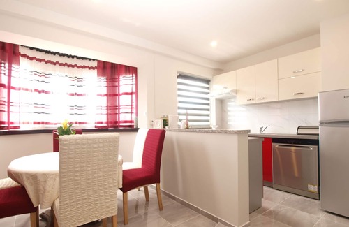 Fazana House | Family-Friendly Apartments Dragica with Kitchen & Breakfast