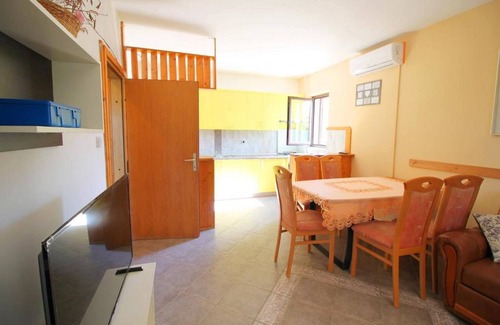 Dinjiska Apartment | Apartments Dubravica - two bedroom apartment with a sea view