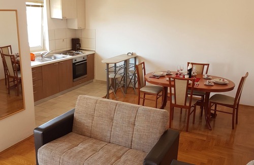 Malinska-Dubasnica Apartment | Oceanfront Apartments Dunja Malinska with Family-Focused Amenities