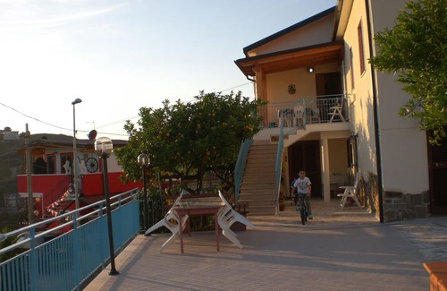 Agropoli Apartment | Ideal Oceanfront Apartments for 3-4 Guests, Rated 9.8/10