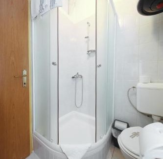 Tkon Apartment | Cozy Apartments Floras with Ocean View & Family-Friendly Amenities