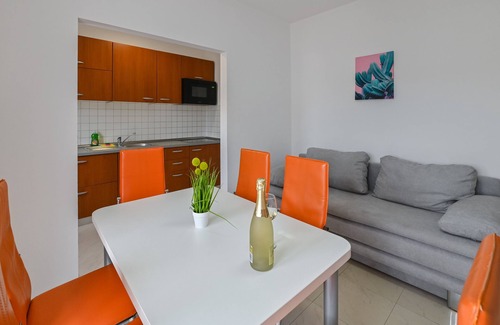 Zrce Apartment | Relaxing Apartments for 12 with Pool & Ocean Views