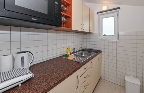Zrce Apartment | Relaxing Apartments for 12 with Pool & Ocean Views