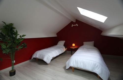 Cholet Apartment | Cozy Apartments for 6 with Air Conditioning and Parking