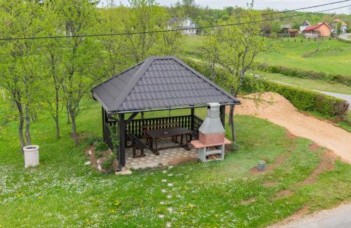Lipovaca Dreznicka Apartment | Family-Friendly Apartments in Lipovaca, Plitvice - 9.5/10